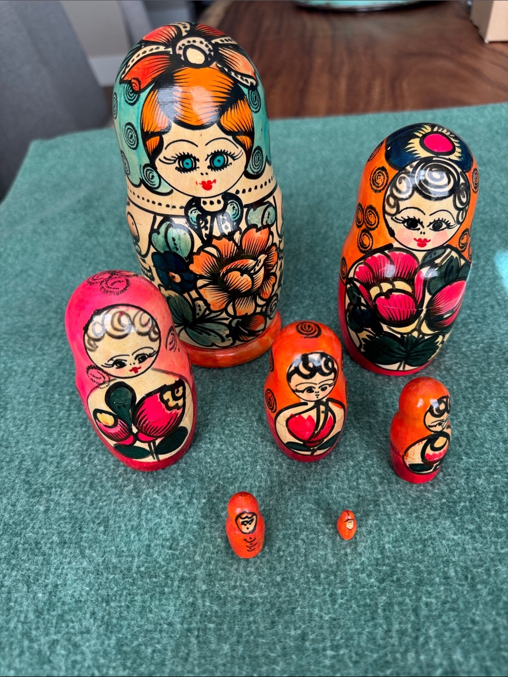 Hand-Painted Russian Nesting Dolls Set - Multicolor